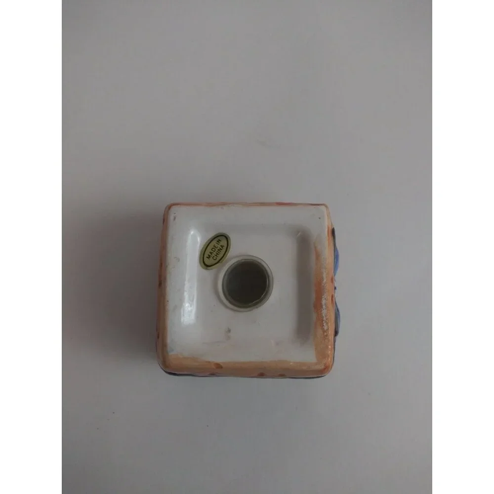 Vintage Basket Of Strawberries Salt & Pepper Shakers - Picture 8 of 11